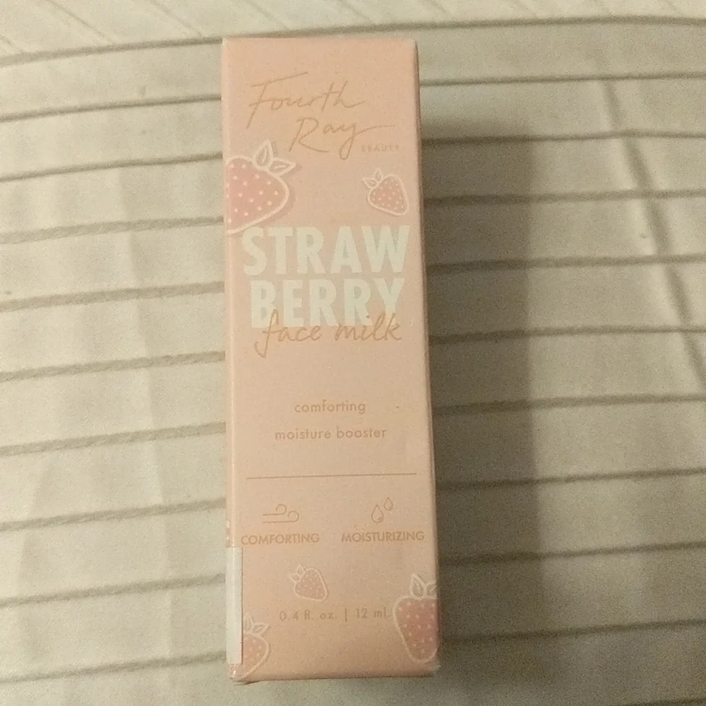 NWT Fourth Ray Strawberry Face Milk